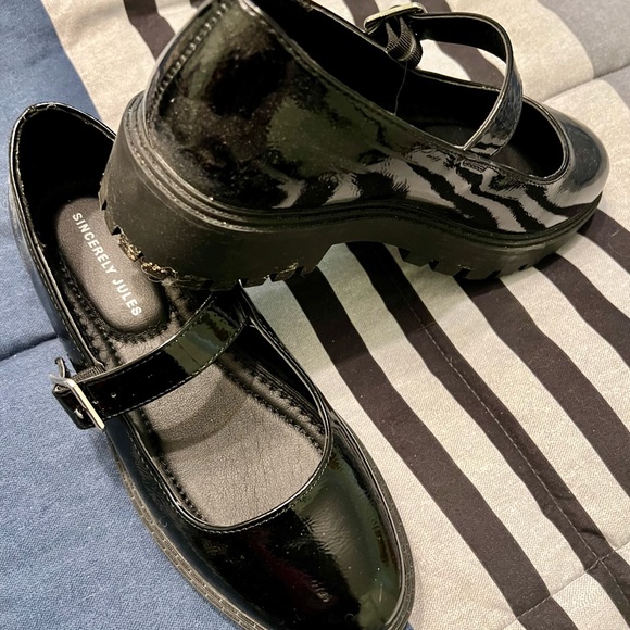 Mary Jane’s - Picture 2 of 3